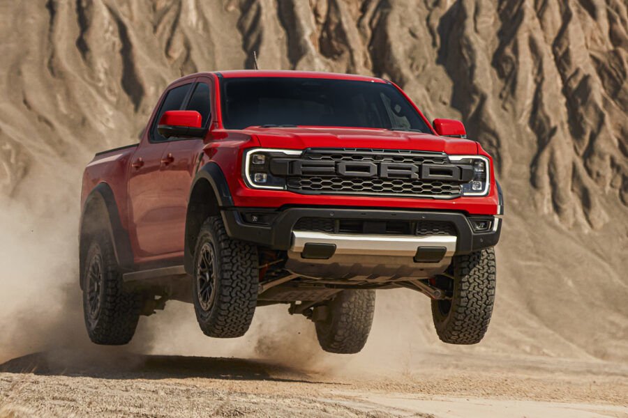 Ford, otomotiv sektöründe güvenilirliği ve dayanıklılığı ile tanınan bir markadır. Ancak her araç gibi Ford modelleri de zaman içinde yıpranır ve bazı parçaların değiştirilmesi gerekebilir. Bu noktada araç sahiplerinin karşısına 